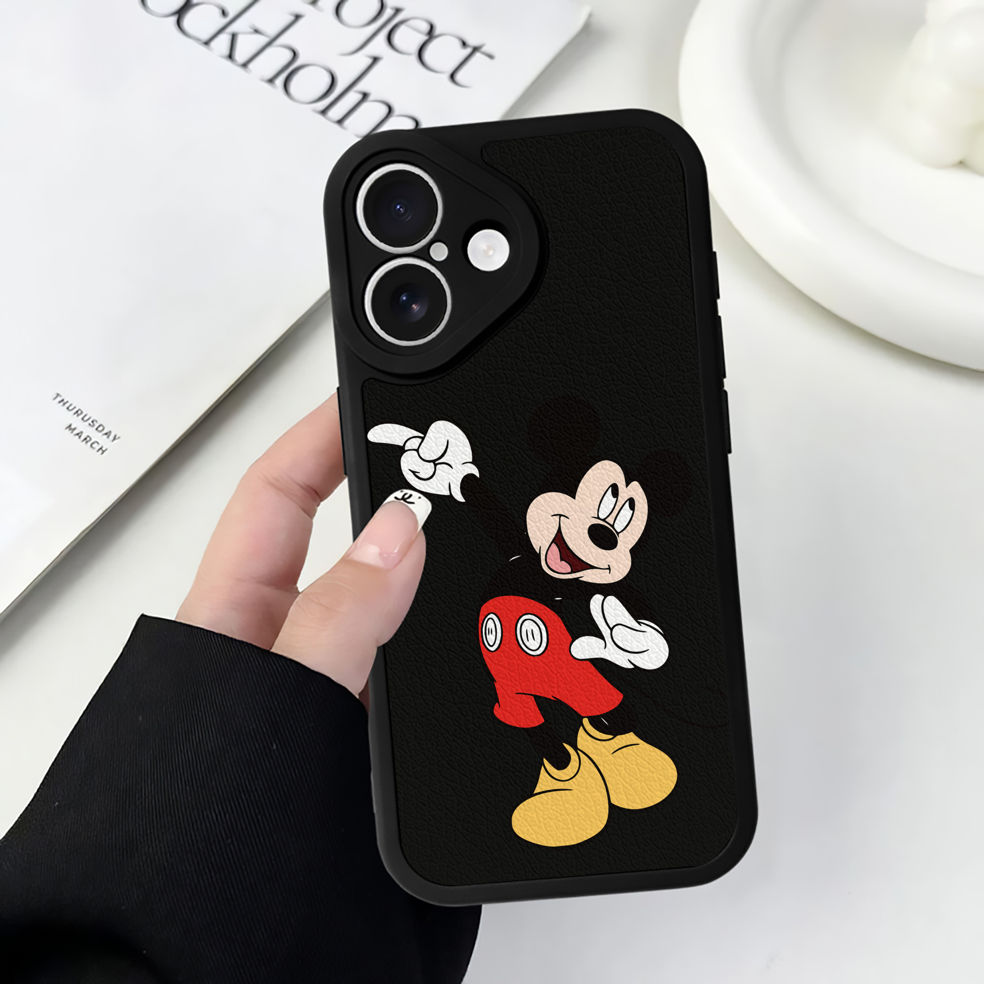 （画像用） ミッキーマウス Mickey Mouse 【iPhone 16シリーズ対応】シリコンスマホケース（レザー調） 材質：シリコン